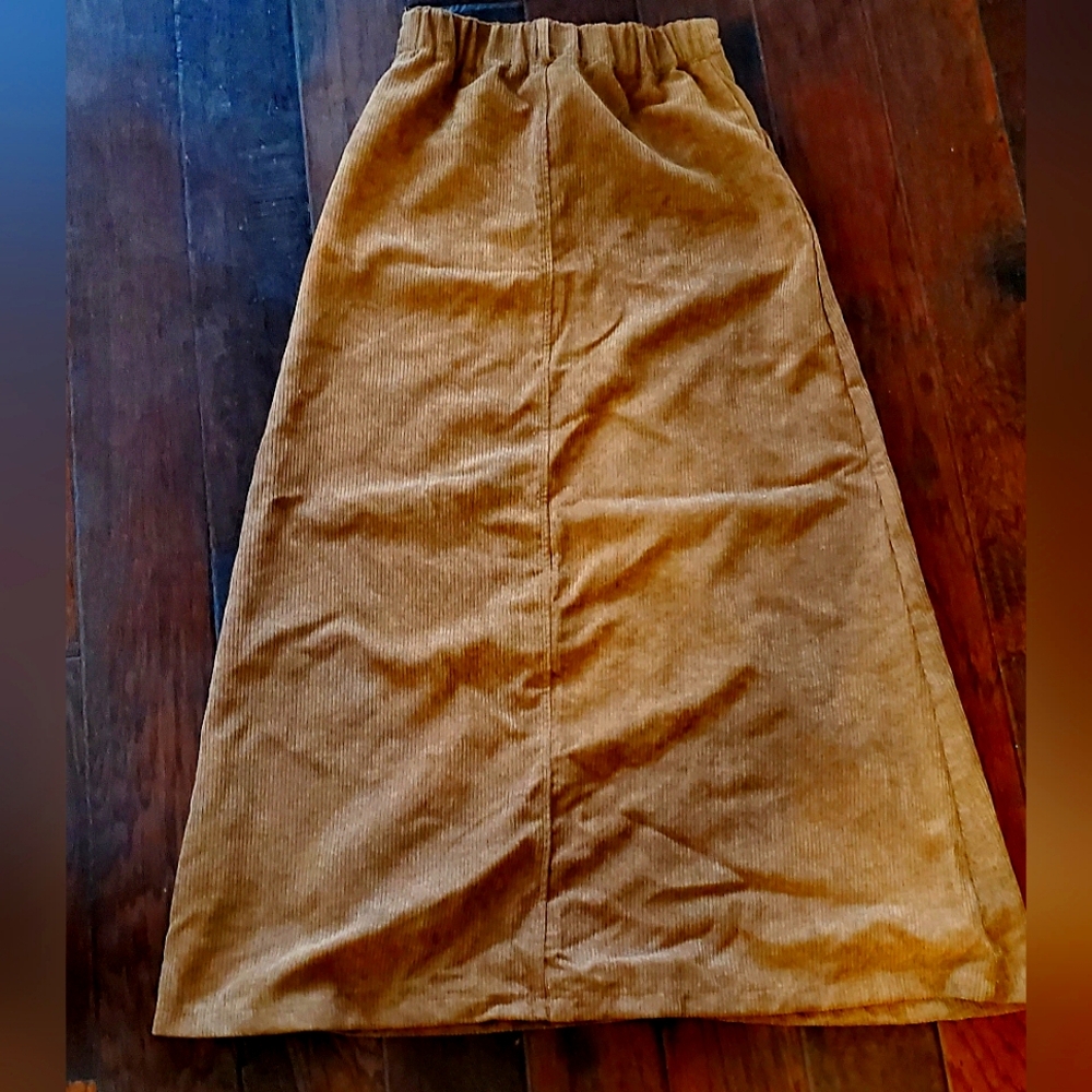 NWOT - Chic Tan Maxi Skirt